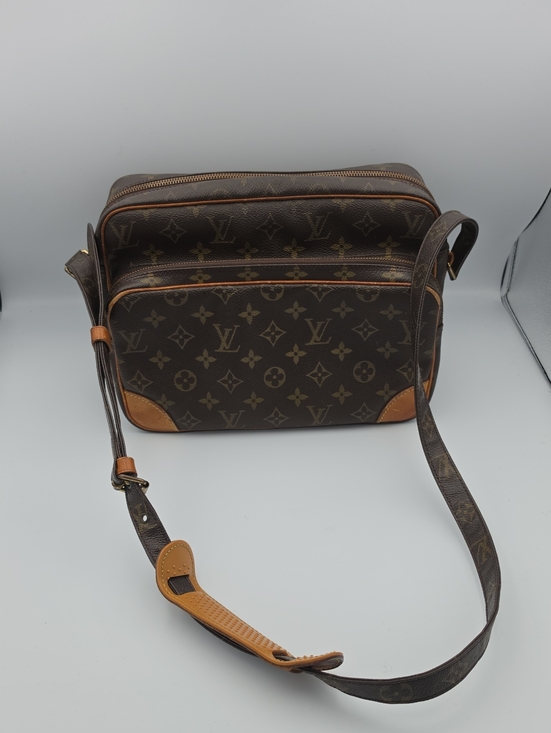 Louis Vuitton Handbags - Louis Vuitton Brown Monogram Nil 28 Medium Messenger Unisex Bag COA(VERY GOOD)✨️